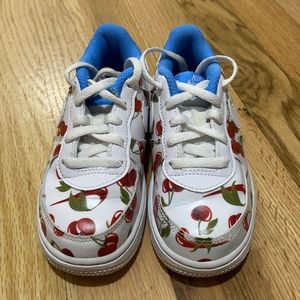 Cherry picked Girl’s Nike 10c
